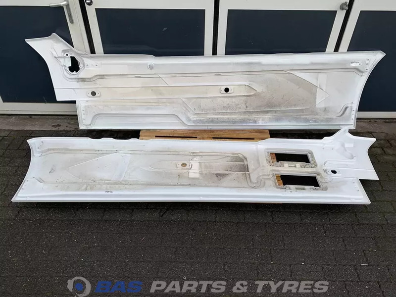DAF XG Sideskirt Set DAF 2292740 - Carrosserie et extérieur pour Camion: photos 4 DAF XG Sideskirt Set DAF 2292740 - Carrosserie et extérieur pour Camion: photos 4