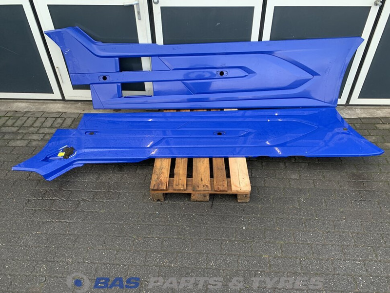 DAF XG Sideskirt Set DAF 2292740 - Carrosserie et extérieur pour Camion: photos 1 DAF XG Sideskirt Set DAF 2292740 - Carrosserie et extérieur pour Camion: photos 1
