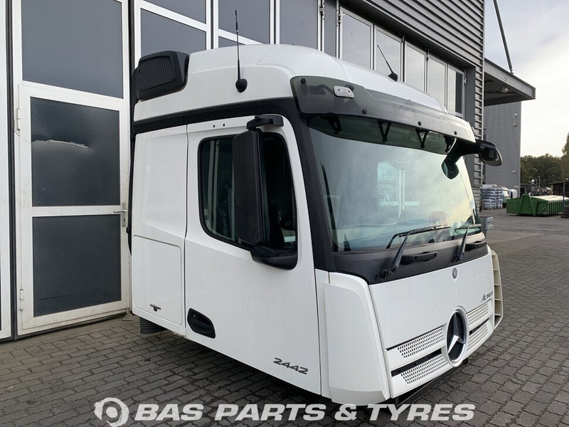 Mercedes-Benz Actros MP4 Mercedes StreamSpace L-cab L2H2 A 000 600 01 01 - Cabine et intérieur pour Camion: photos 2 Mercedes-Benz Actros MP4 Mercedes StreamSpace L-cab L2H2 A 000 600 01 01 - Cabine et intérieur pour Camion: photos 2