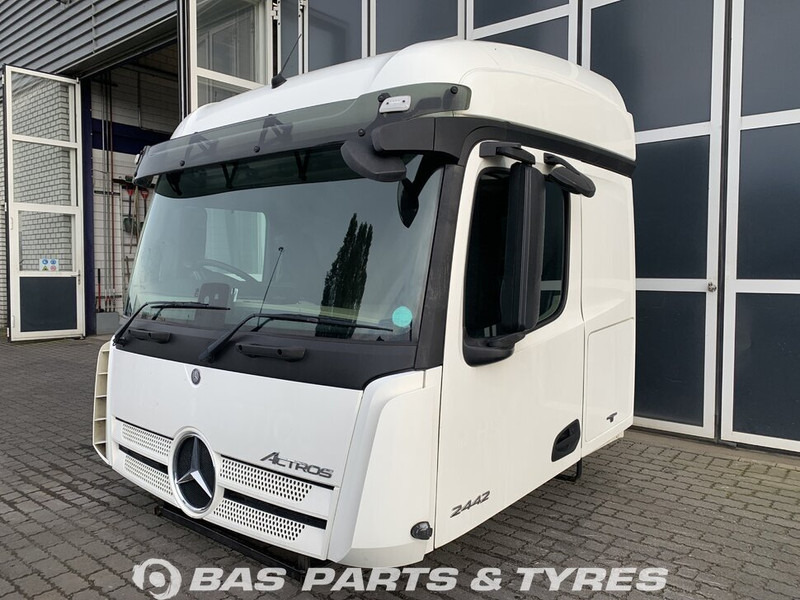 Mercedes-Benz Actros MP4 Mercedes StreamSpace L-cab L2H2 A 000 600 01 01 - Cabine et intérieur pour Camion: photos 1 Mercedes-Benz Actros MP4 Mercedes StreamSpace L-cab L2H2 A 000 600 01 01 - Cabine et intérieur pour Camion: photos 1