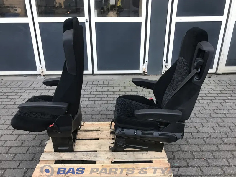Mercedes-Benz Actros MP4 Stoelen set Mercedes A 960 910 75 01 - Siège pour Camion: photos 2 Mercedes-Benz Actros MP4 Stoelen set Mercedes A 960 910 75 01 - Siège pour Camion: photos 2