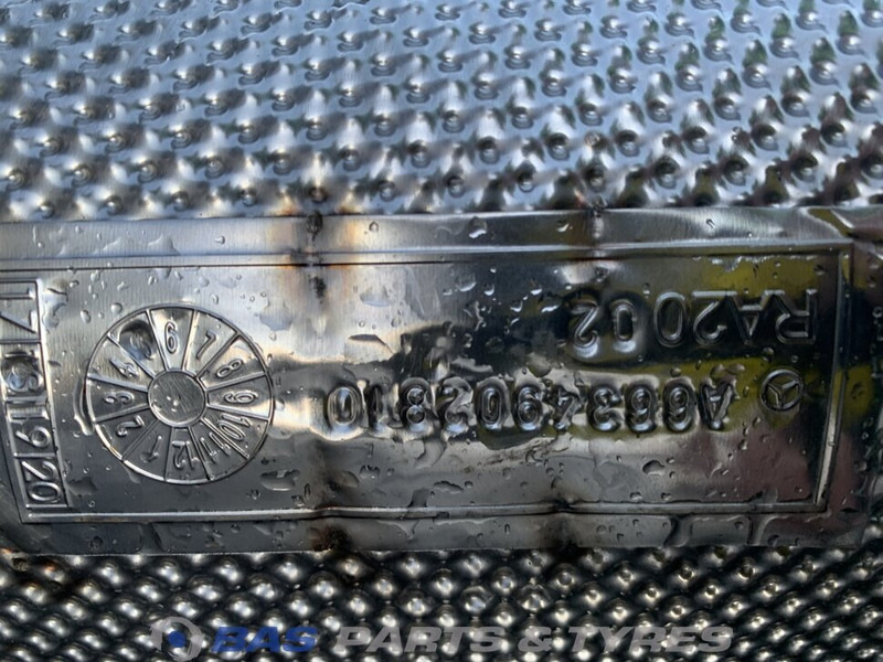 Mercedes-Benz Uitlaatpijp Mercedes A 663 490 28 10 - Tube d'echappement pour Camion: photos 4 Mercedes-Benz Uitlaatpijp Mercedes A 663 490 28 10 - Tube d'echappement pour Camion: photos 4