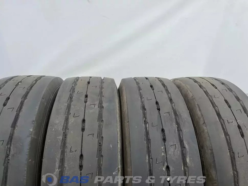 Michelin Michelin 205/65R17.5 X Multi T2 132/130 J M+S 3PMSF gebruikte set - Pneu pour Camion: photos 2 Michelin Michelin 205/65R17.5 X Multi T2 132/130 J M+S 3PMSF gebruikte set - Pneu pour Camion: photos 2
