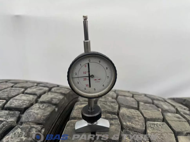 Michelin Michelin 275/70R22.5 X Multi D 148/145 M+S 3PMSF gebruikte set - Pneu pour Camion: photos 3 Michelin Michelin 275/70R22.5 X Multi D 148/145 M+S 3PMSF gebruikte set - Pneu pour Camion: photos 3