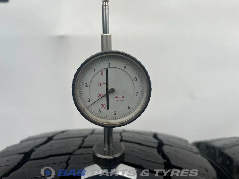 Michelin Remix Michelin Remix 295/60R22.5 X Multi D 150/147 M+S 3PMSF gebruikte set - Pneu pour Camion: photos 3 Michelin Remix Michelin Remix 295/60R22.5 X Multi D 150/147 M+S 3PMSF gebruikte set - Pneu pour Camion: photos 3