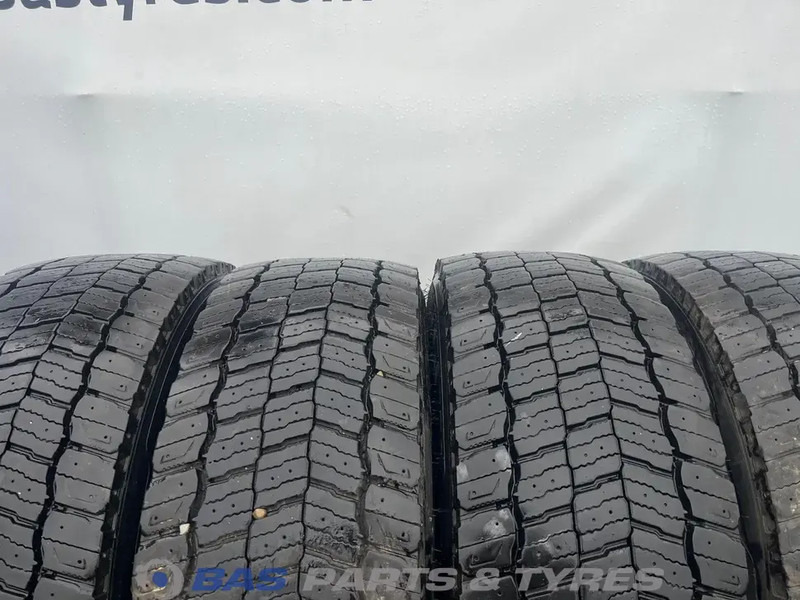 Michelin Remix Michelin Remix 295/60R22.5 X Multi D 150/147 M+S 3PMSF gebruikte set - Pneu pour Camion: photos 2 Michelin Remix Michelin Remix 295/60R22.5 X Multi D 150/147 M+S 3PMSF gebruikte set - Pneu pour Camion: photos 2