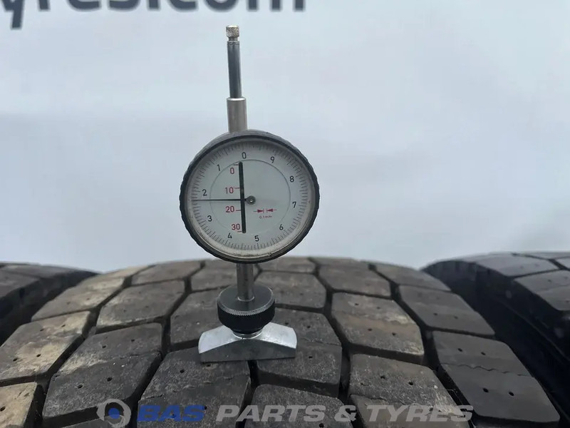 Michelin Remix Michelin Remix 315/70R22.5 X Multi D 154/150 M+S 3PMSF gebruikte set - Pneu pour Camion: photos 3 Michelin Remix Michelin Remix 315/70R22.5 X Multi D 154/150 M+S 3PMSF gebruikte set - Pneu pour Camion: photos 3