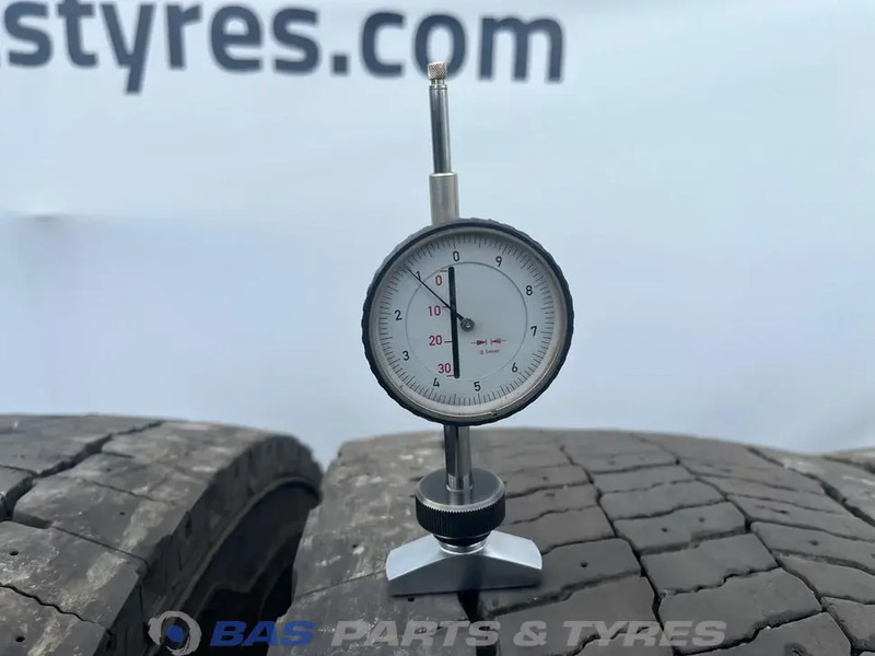 Michelin Remix Michelin Remix 315/80R22.5 X Multi D 156/150 M+S 3PMSF gebruikte set - Pneu pour Camion: photos 3 Michelin Remix Michelin Remix 315/80R22.5 X Multi D 156/150 M+S 3PMSF gebruikte set - Pneu pour Camion: photos 3