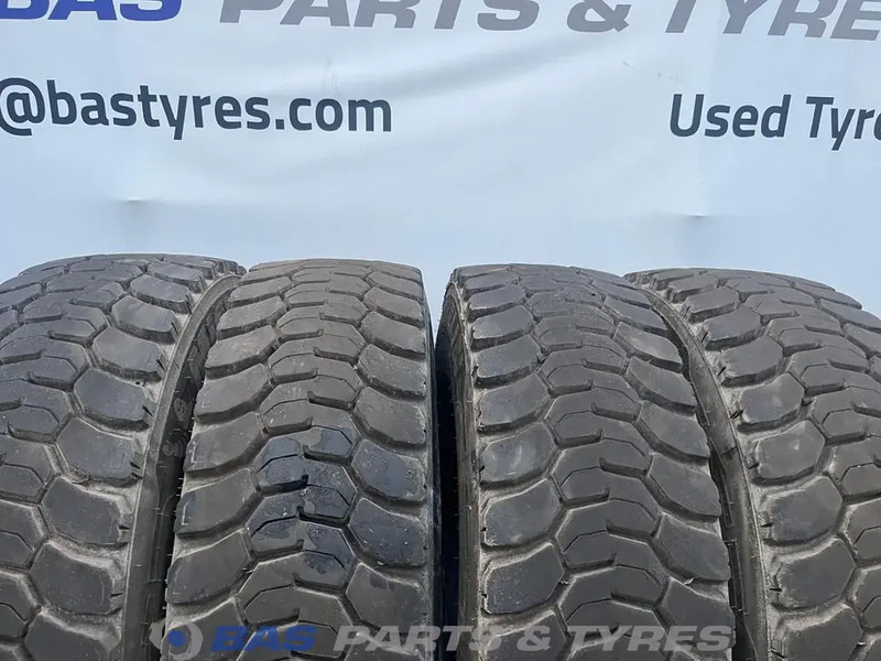 Michelin Remix Michelin Remix 315/80R22.5 X Works D 156/150 K M+S 3PMSF gebruikte set - Pneu pour Camion: photos 2 Michelin Remix Michelin Remix 315/80R22.5 X Works D 156/150 K M+S 3PMSF gebruikte set - Pneu pour Camion: photos 2