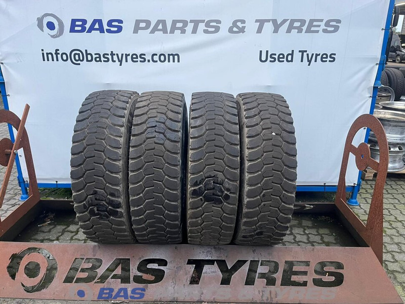 Michelin Remix Michelin Remix 315/80R22.5 X Works D 156/150 K M+S 3PMSF gebruikte set - Pneu pour Camion: photos 1 Michelin Remix Michelin Remix 315/80R22.5 X Works D 156/150 K M+S 3PMSF gebruikte set - Pneu pour Camion: photos 1