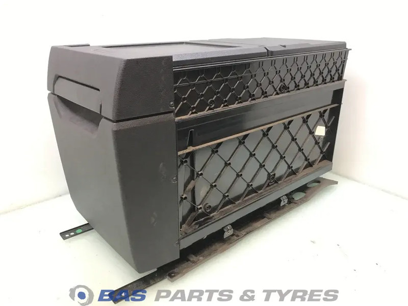 Mercedes-Benz Actros MP4 Koelkast Mercedes 36 Liter A 960 820 03 06 - Pièces de rechange pour Camion: photos 2 Mercedes-Benz Actros MP4 Koelkast Mercedes 36 Liter A 960 820 03 06 - Pièces de rechange pour Camion: photos 2