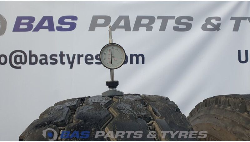 Pirelli Pirelli 13R22.5 FG:01 156/150 K M+S 3PMSF gebruikte set - Pneu pour Camion: photos 3 Pirelli Pirelli 13R22.5 FG:01 156/150 K M+S 3PMSF gebruikte set - Pneu pour Camion: photos 3
