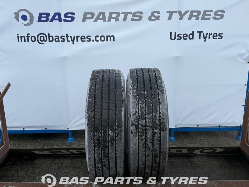 Pirelli Pirelli 315/70R22.5 RETREAD (cover) 156/150 M+S 3PMSF gebruikte set - Pneu pour Camion: photos 1 Pirelli Pirelli 315/70R22.5 RETREAD (cover) 156/150 M+S 3PMSF gebruikte set - Pneu pour Camion: photos 1