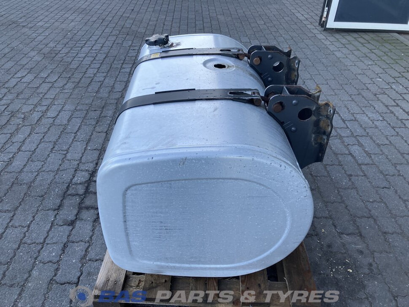 Volvo Brandstoftank Volvo 350 Liter G0000221 - Réservoir de carburant pour Camion: photos 2 Volvo Brandstoftank Volvo 350 Liter G0000221 - Réservoir de carburant pour Camion: photos 2
