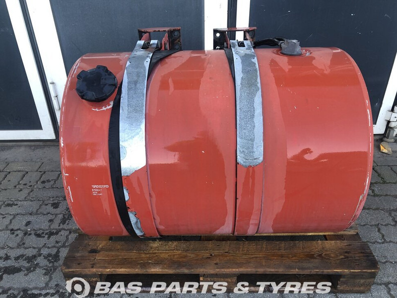 Volvo Brandstoftank Volvo 355 Liter 8156647 - Réservoir de carburant pour Camion: photos 1 Volvo Brandstoftank Volvo 355 Liter 8156647 - Réservoir de carburant pour Camion: photos 1