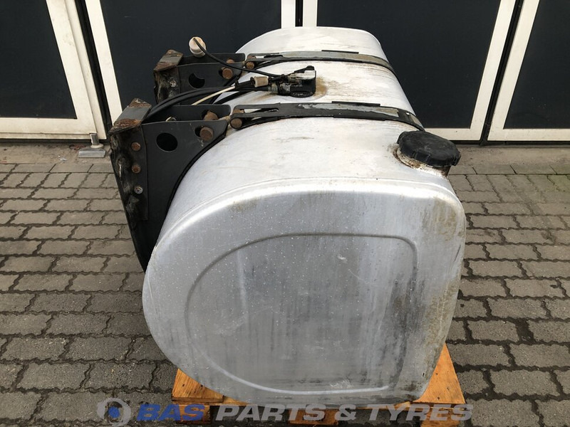 Volvo Brandstoftank Volvo 450 Liter G0000124 - Réservoir de carburant pour Camion: photos 4 Volvo Brandstoftank Volvo 450 Liter G0000124 - Réservoir de carburant pour Camion: photos 4