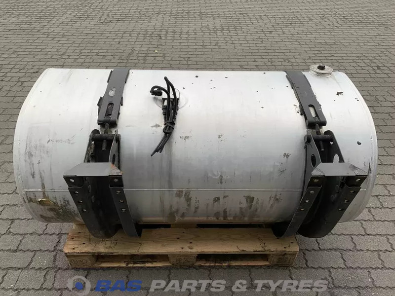 Volvo Brandstoftank Volvo 610 Liter G0000172 - Réservoir de carburant pour Camion: photos 3 Volvo Brandstoftank Volvo 610 Liter G0000172 - Réservoir de carburant pour Camion: photos 3