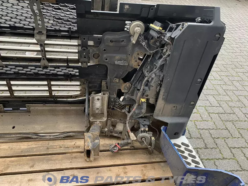 Volvo FH4 Bumper Volvo 82137660 - Pare-chocs pour Camion: photos 5 Volvo FH4 Bumper Volvo 82137660 - Pare-chocs pour Camion: photos 5