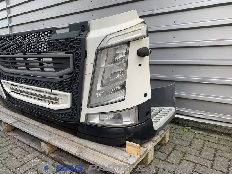 Volvo FH4 Bumper Volvo 82137660 - Pare-chocs pour Camion: photos 2 Volvo FH4 Bumper Volvo 82137660 - Pare-chocs pour Camion: photos 2