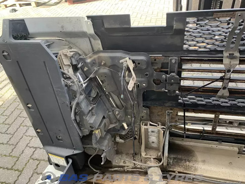 Volvo FH4 Bumper Volvo 82137660 - Pare-chocs pour Camion: photos 4 Volvo FH4 Bumper Volvo 82137660 - Pare-chocs pour Camion: photos 4