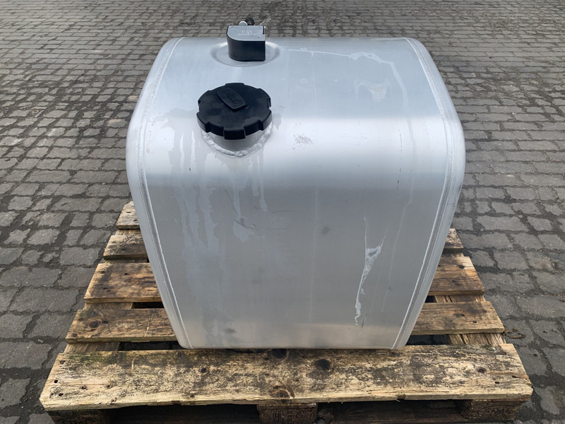 Volvo - Réservoir de carburant pour Camion: photos 1 Volvo - Réservoir de carburant pour Camion: photos 1