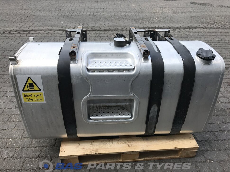 Volvo - Réservoir de carburant pour Camion: photos 1 Volvo - Réservoir de carburant pour Camion: photos 1