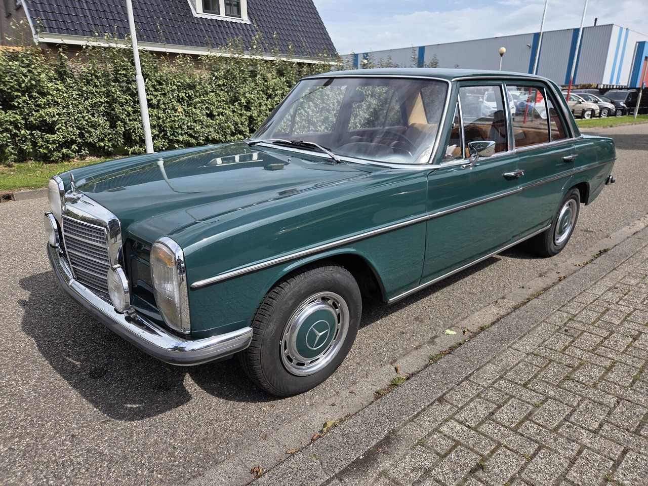 Mercedes-Benz 220 (W115) auto - Voiture: photos 1 Mercedes-Benz 220 (W115) auto - Voiture: photos 1
