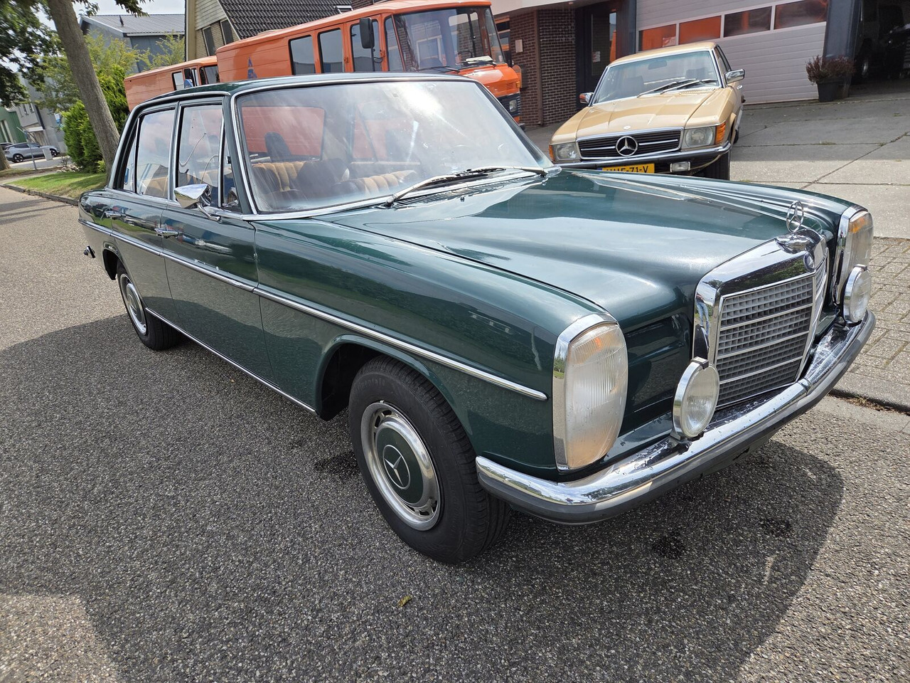 Mercedes-Benz 220 (W115) sedan - Berline: photos 3 Mercedes-Benz 220 (W115) sedan - Berline: photos 3