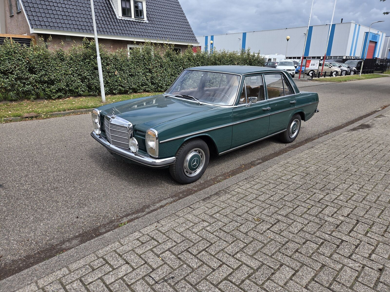 Mercedes-Benz 220 (W115) sedan - Berline: photos 4 Mercedes-Benz 220 (W115) sedan - Berline: photos 4