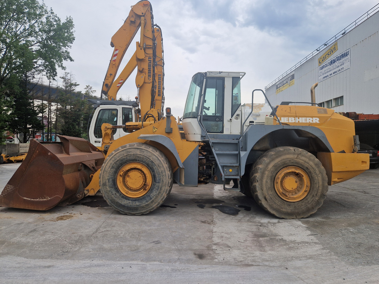 LIEBHERR L564 N/S: 4620899 (2001) - Chargeuse sur pneus: photos 1 LIEBHERR L564 N/S: 4620899 (2001) - Chargeuse sur pneus: photos 1