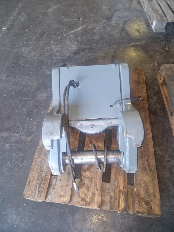 LIEBHERR SW48 - Attache rapide pour Engins de chantier: photos 2 LIEBHERR SW48 - Attache rapide pour Engins de chantier: photos 2
