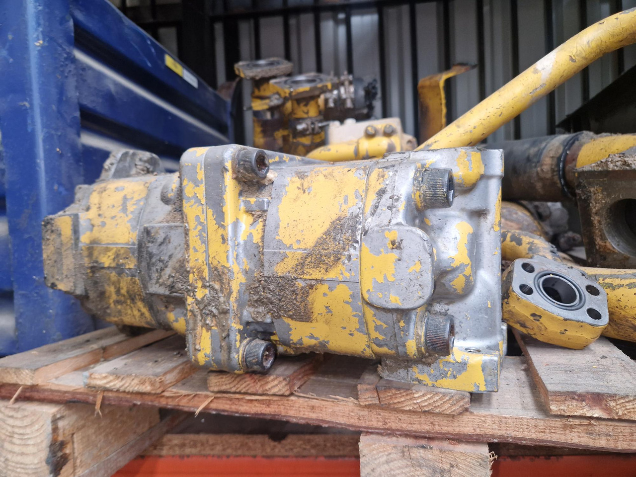 KOMATSU HD 465.3 - Pièces de rechange pour Engins de chantier: photos 5 KOMATSU HD 465.3 - Pièces de rechange pour Engins de chantier: photos 5