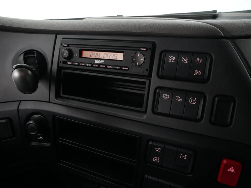 Tracteur routier DAF XF 480 FT Super Space Cab, 2x Tanks, PTO Prep: photos 18 Tracteur routier DAF XF 480 FT Super Space Cab, 2x Tanks, PTO Prep: photos 18