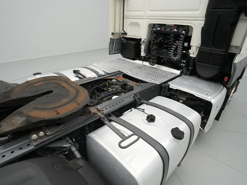 Tracteur routier DAF XF 480 FT Super Space Cab, 2x Tanks, PTO Prep: photos 9 Tracteur routier DAF XF 480 FT Super Space Cab, 2x Tanks, PTO Prep: photos 9