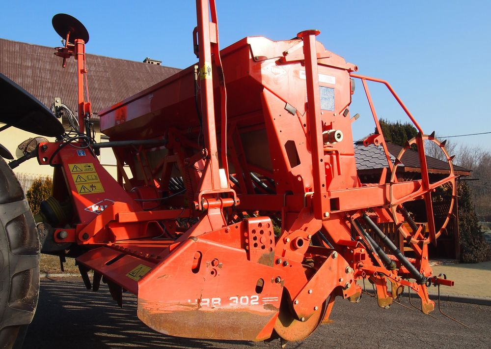 Agregat uprawowo-siewny Kuhn Kuhn HRB302D I INTEGRA 3000 2002 Brona wirowa + siewnik KUHN agregat uprawowo-siewny 3m - Combiné de semis: photos 1 Agregat uprawowo-siewny Kuhn Kuhn HRB302D I INTEGRA 3000 2002 Brona wirowa + siewnik KUHN agregat uprawowo-siewny 3m - Combiné de semis: photos 1