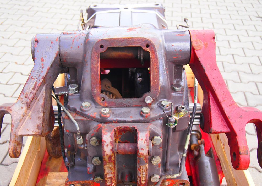 Części do Ciągnika Massey Ferguson MF 3000, 6000 Tylny most z podnośnikiem od MF 3000, 6000 - Essieu arrière pour Machine agricole: photos 4 Części do Ciągnika Massey Ferguson MF 3000, 6000 Tylny most z podnośnikiem od MF 3000, 6000 - Essieu arrière pour Machine agricole: photos 4