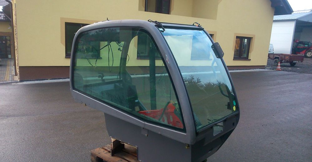 Ładowarka teleskopowa Manitou MT, MLT 2005 Kabina do Manitou - Cabine pour Matériel de manutention: photos 3 Ładowarka teleskopowa Manitou MT, MLT 2005 Kabina do Manitou - Cabine pour Matériel de manutention: photos 3