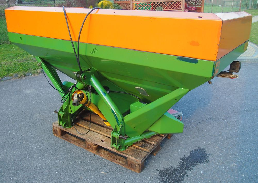 Rozsiewacz nawozów Amazone ZU-A1801 18m Rozsiewacz nawozów Amazone - Distributeur d'engrais: photos 2 Rozsiewacz nawozów Amazone ZU-A1801 18m Rozsiewacz nawozów Amazone - Distributeur d'engrais: photos 2