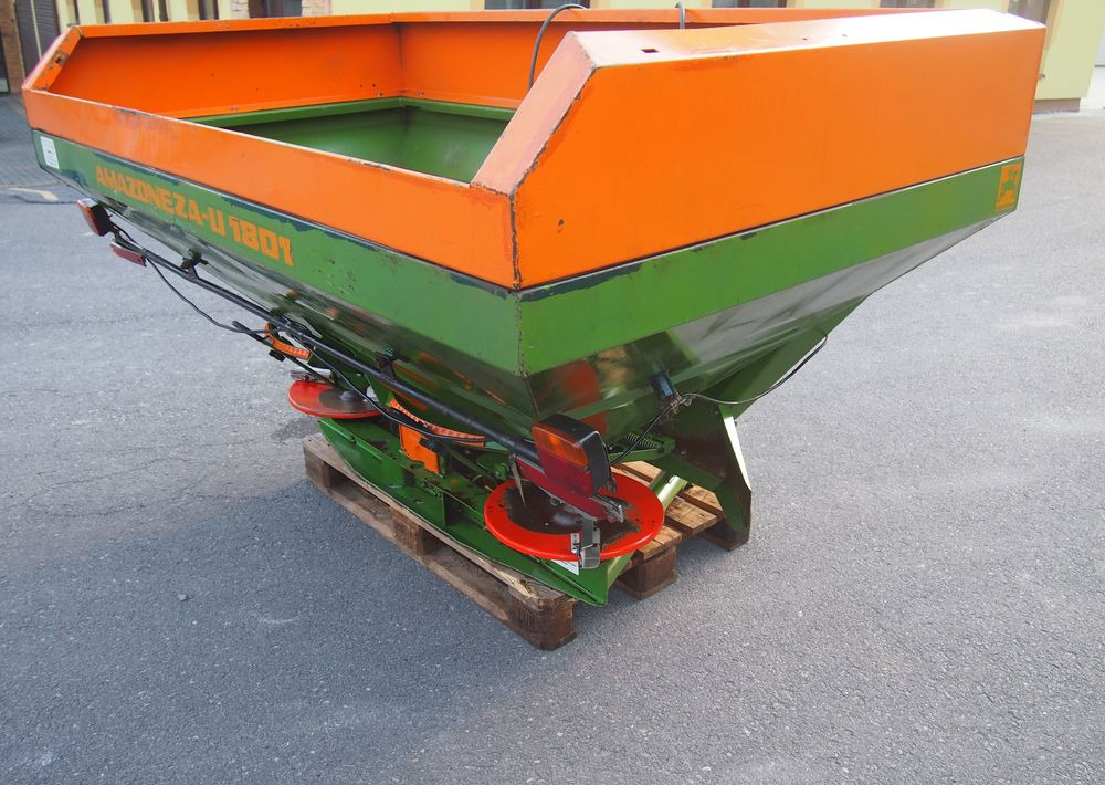 Rozsiewacz nawozów Amazone ZU-A1801 18m Rozsiewacz nawozów Amazone - Distributeur d'engrais: photos 1 Rozsiewacz nawozów Amazone ZU-A1801 18m Rozsiewacz nawozów Amazone - Distributeur d'engrais: photos 1