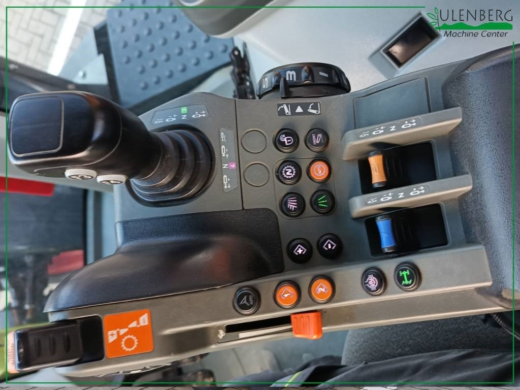 Tracteur agricole Claas Axion 850: photos 10