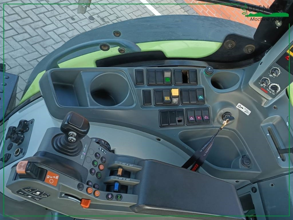 Tracteur agricole Claas Axion 850: photos 9