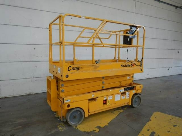 Haulotte Compact 10  - Nacelle ciseaux: photos 2 Haulotte Compact 10  - Nacelle ciseaux: photos 2