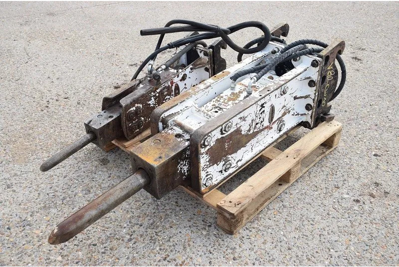 Komac CW10 Komac Hammer CW10 -stock id V80 - Accessoire pour Engins de chantier: photos 1 Komac CW10 Komac Hammer CW10 -stock id V80 - Accessoire pour Engins de chantier: photos 1