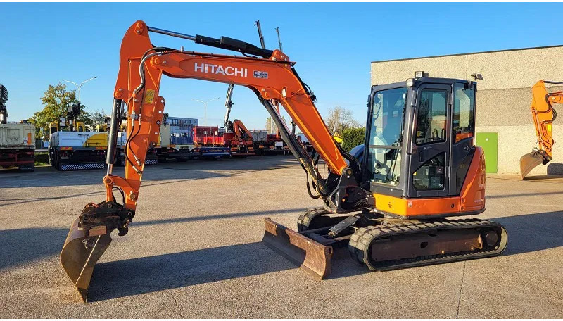 Hitachi ZX65USB-5A CLR - Pelle sur chenille: photos 1 Hitachi ZX65USB-5A CLR - Pelle sur chenille: photos 1