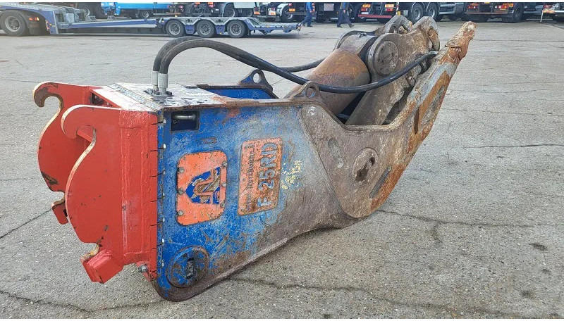 Trevibenne F25 RD Crusher - Cisaille de démolition pour Engins de chantier: photos 5 Trevibenne F25 RD Crusher - Cisaille de démolition pour Engins de chantier: photos 5