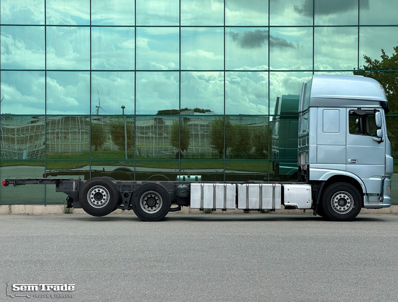 DAF XF 480 FAR SSC Euro 6 978.000 KM Park Airco 2X Tanks TOP Condition - Châssis cabine: photos 5 DAF XF 480 FAR SSC Euro 6 978.000 KM Park Airco 2X Tanks TOP Condition - Châssis cabine: photos 5