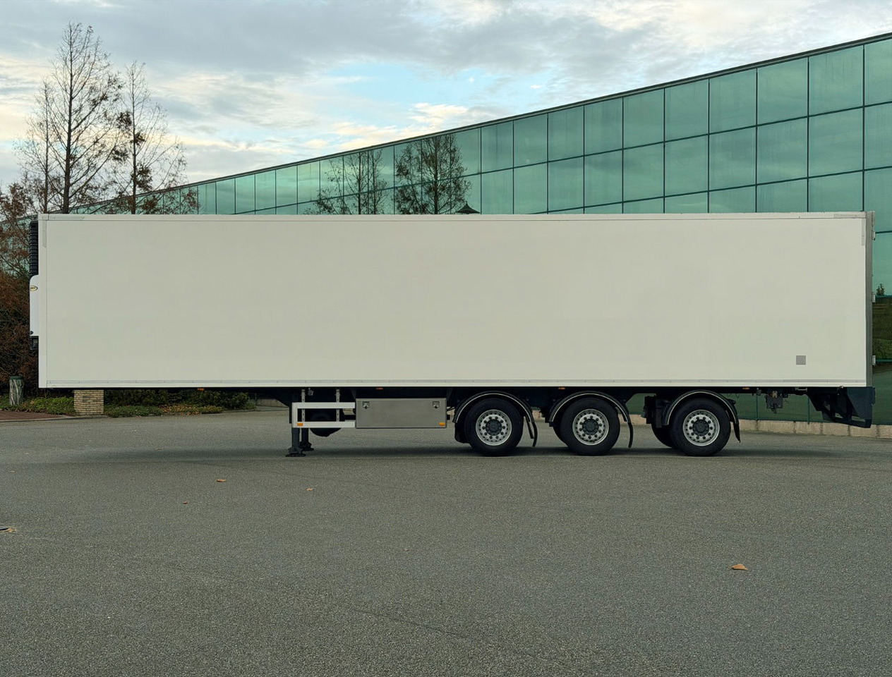 HTF 3-AS Heiwo 1345 x 250 x 265 CM Stuuras Tridec Super Staat NL Trailer - Semi-remorque frigorifique: photos 2 HTF 3-AS Heiwo 1345 x 250 x 265 CM Stuuras Tridec Super Staat NL Trailer - Semi-remorque frigorifique: photos 2