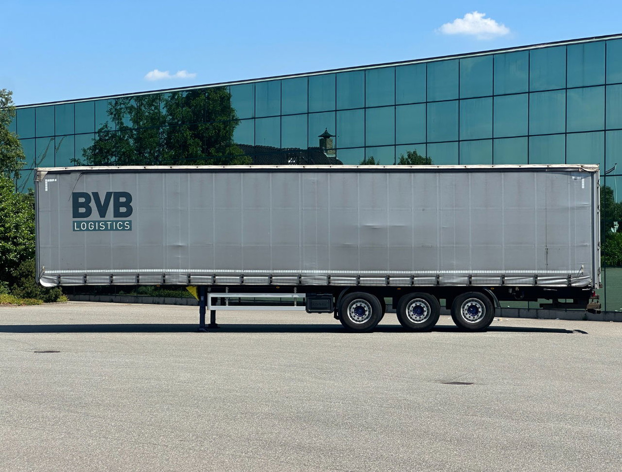 Kögel SN24 Edscha SAF Axles Disc Brakes Lift Axle TOP Condition NL Trailer - Semi-remorque rideaux coulissants: photos 2 Kögel SN24 Edscha SAF Axles Disc Brakes Lift Axle TOP Condition NL Trailer - Semi-remorque rideaux coulissants: photos 2