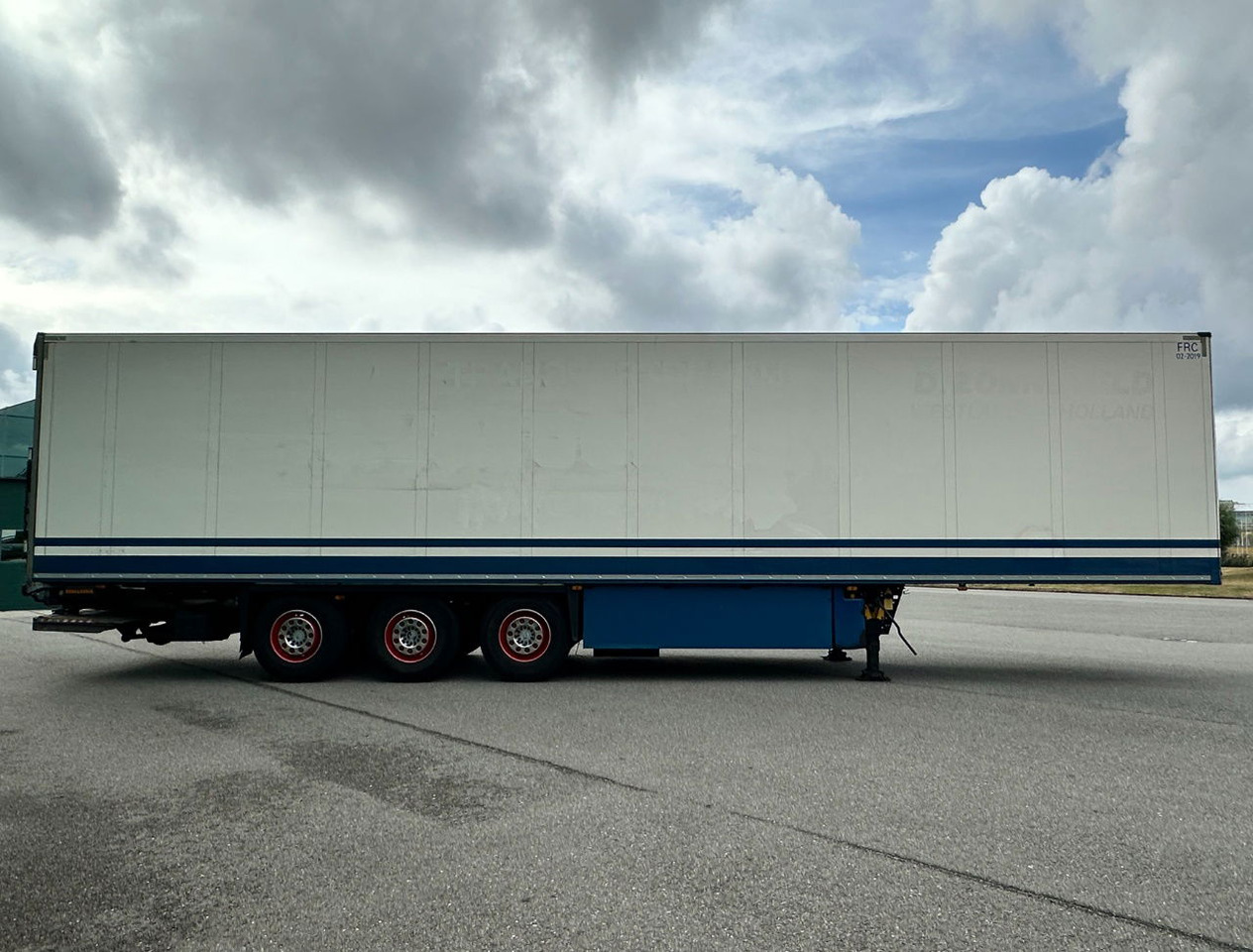 Schmitz Cargobull SCBS3B Carrier Vector 1550 Only 3367 Engine Hours Flowerwide 270 CM High Inside Lift Axle Tail Lift - Semi-remorque frigorifique: photos 5 Schmitz Cargobull SCBS3B Carrier Vector 1550 Only 3367 Engine Hours Flowerwide 270 CM High Inside Lift Axle Tail Lift - Semi-remorque frigorifique: photos 5