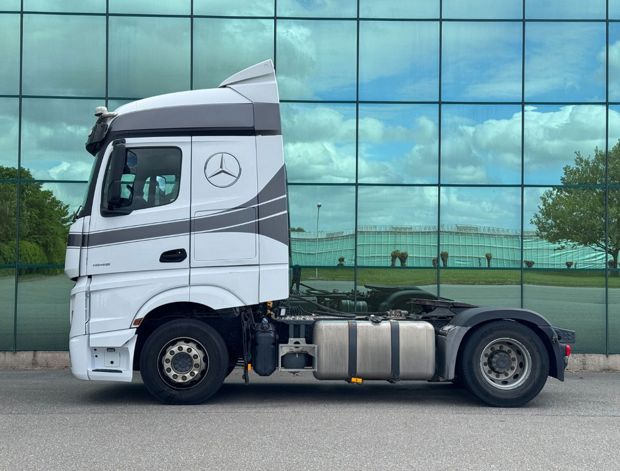 Mercedes-Benz Actros 1945 382.000 KM NEW TUV APK PTO + Hydraulics TOP Condition - Tracteur routier: photos 2 Mercedes-Benz Actros 1945 382.000 KM NEW TUV APK PTO + Hydraulics TOP Condition - Tracteur routier: photos 2